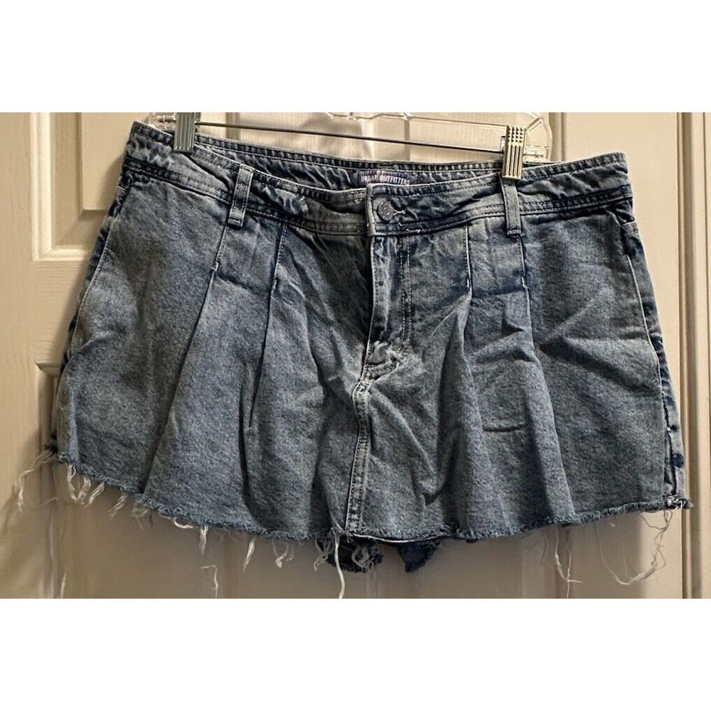 Urban Outfitters Denim Ruffled Skort Size 31 Light Wash